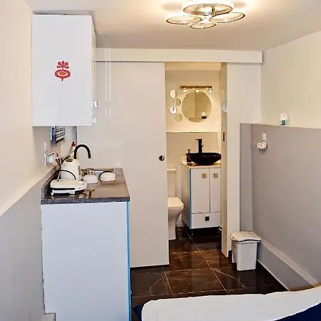 Private Studio Apartment *